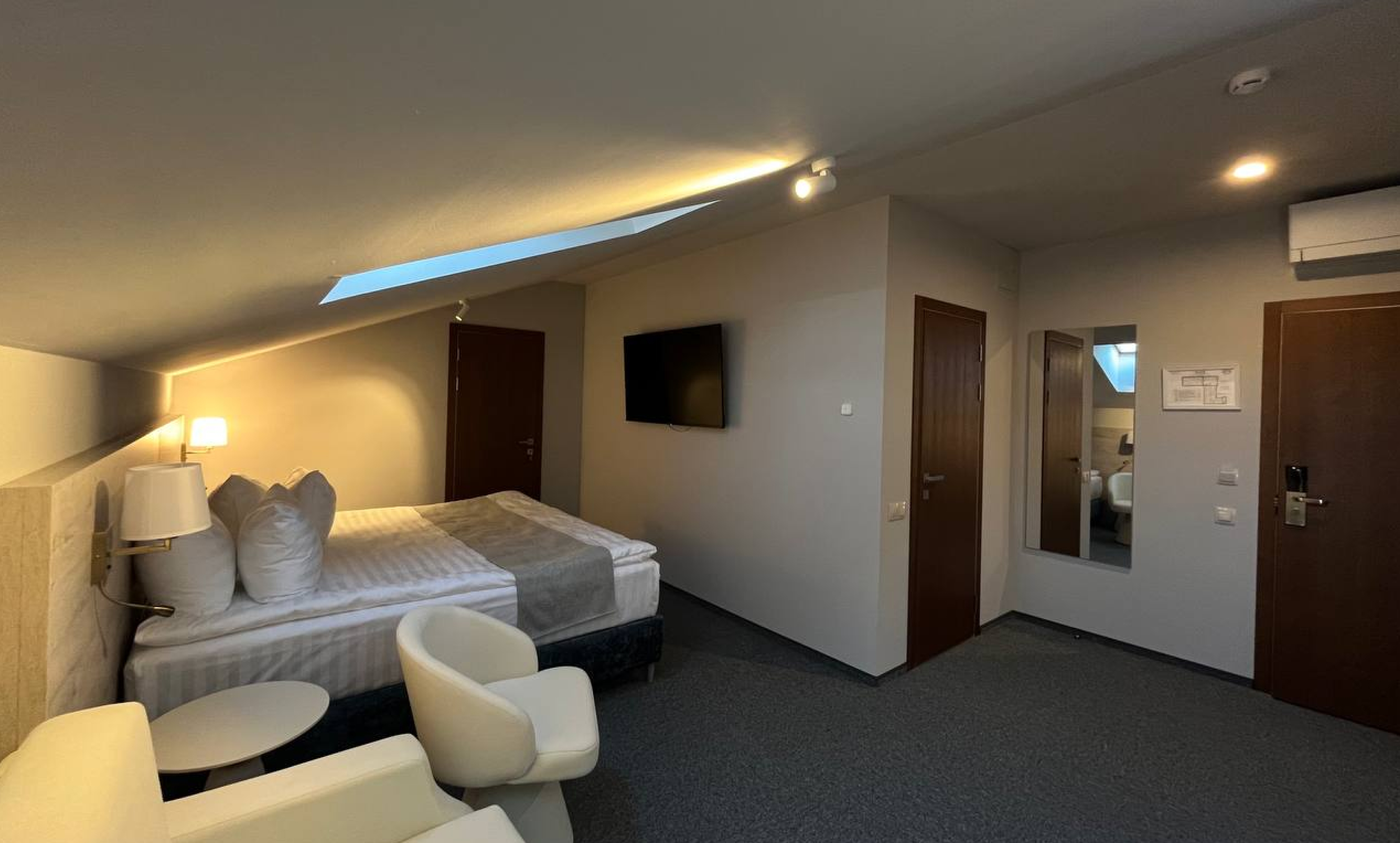 JST Room 1